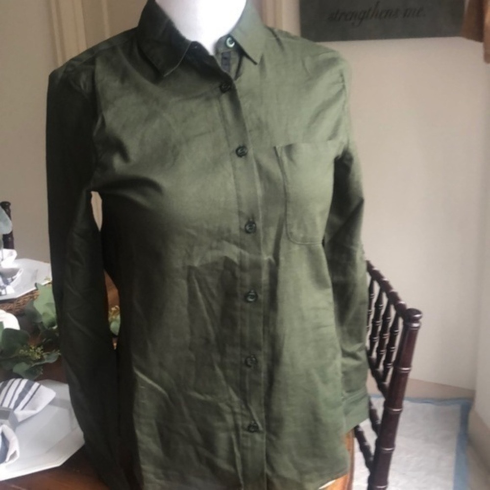 NWT Tahari top Small Olive Green button up